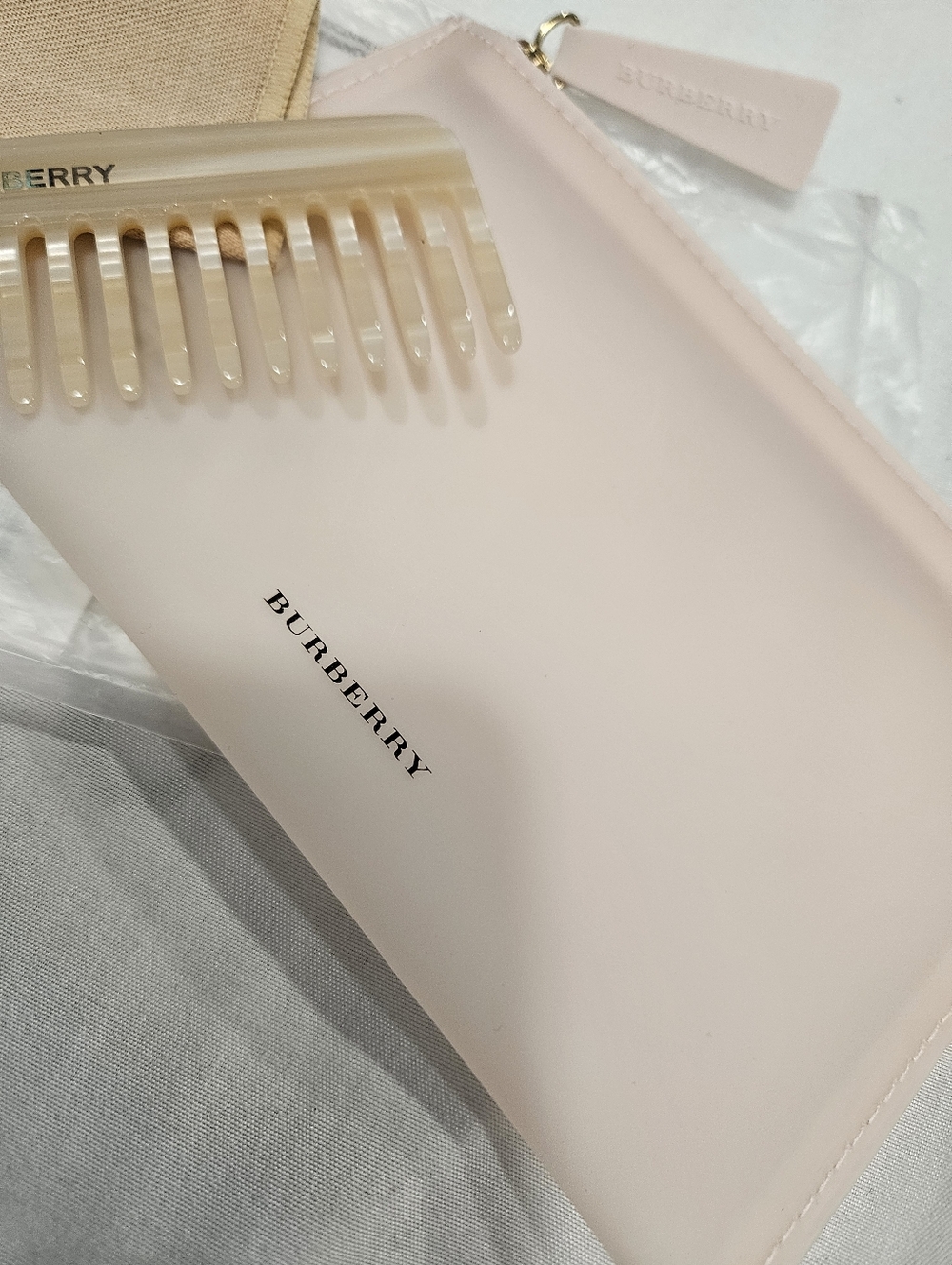 NEW Burberry Pale Pink Cosmetic Pouch Set with Beige Comb Sleeve - Picture 8 of 14